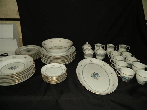 oscar de la renta blue and white china